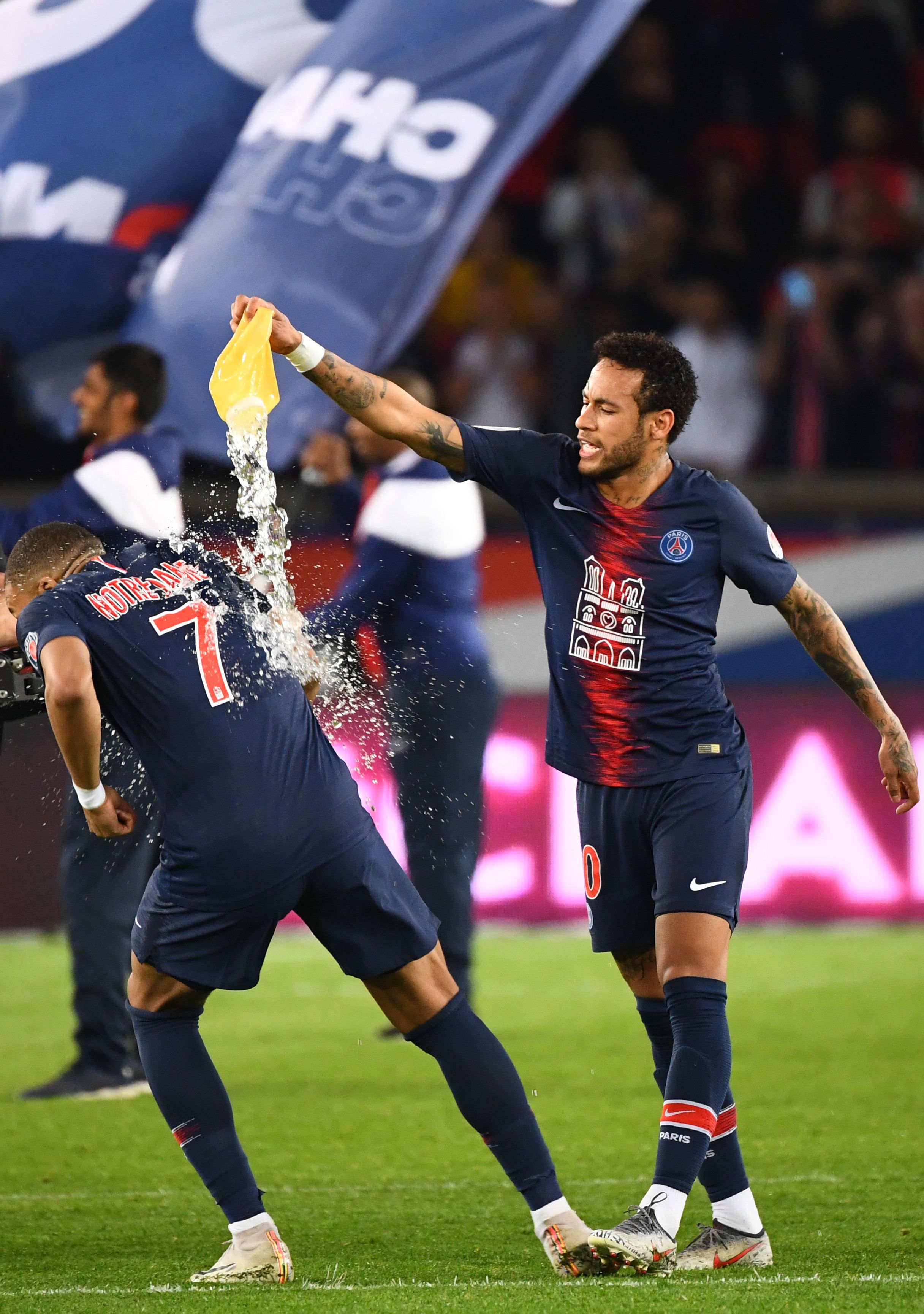 曼奇尼：我们非常渴望参加世界杯，要尽最大努力做好准备