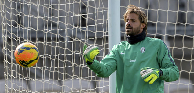 曼联加入左后卫争夺战！瞄准法兰克福新星布朗，面临皇马巴萨竞争（曼联竞夺左后卫：相中法兰克福新星布朗，皇马巴萨同场竞争）