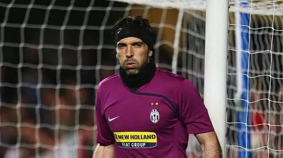 半场战报：科隆1-0汉堡，阿赫破门（上半场：阿赫破门，科隆1-0领先汉堡）