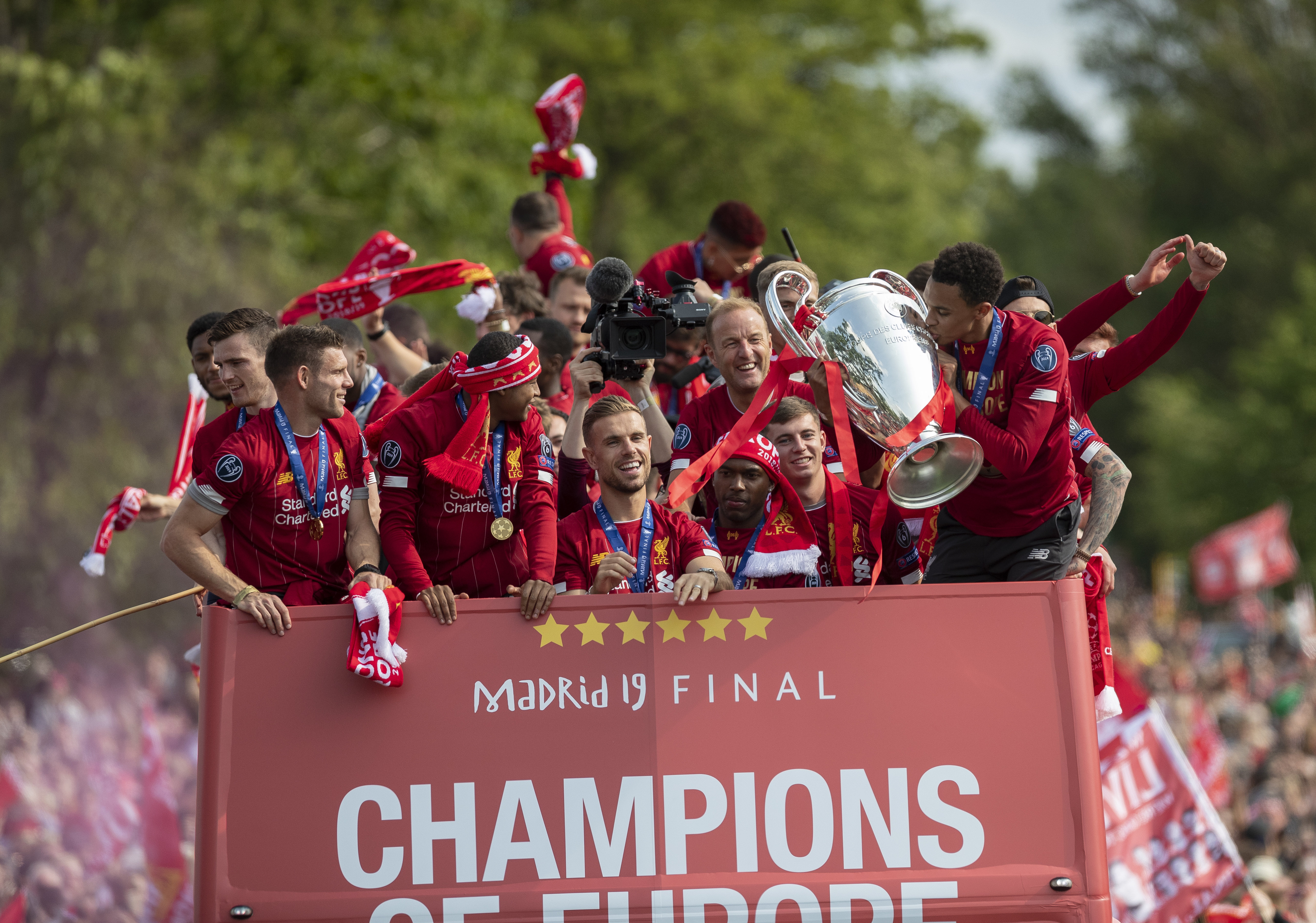 荷媒：阿贾克斯将与小克鲁伊夫会面，他是贾府新任总监候选人（荷媒：阿贾克斯将约谈小克鲁伊夫，后者是新任总监候选人）