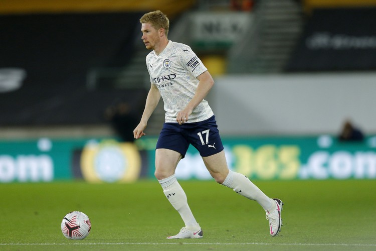 刘若钒庆祝海港队夺冠：人生第一个中超冠军🏆（海港登顶中超，刘若钒喜获职业生涯首冠🏆）