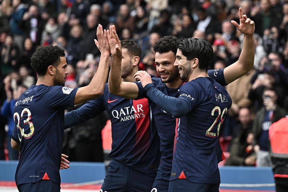 西媒：因退出国家队，亚马尔成西班牙11月被网暴最多的球员（西媒称：亚马尔因退队风波成西班牙11月遭网暴最多的球员）