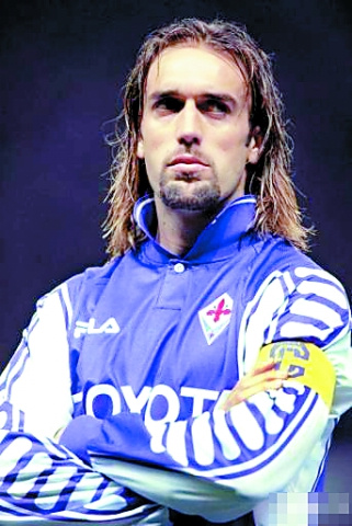 曼联中场梅努的未来：从边缘到重生（从边缘到崛起：曼联中场梅努的前路）