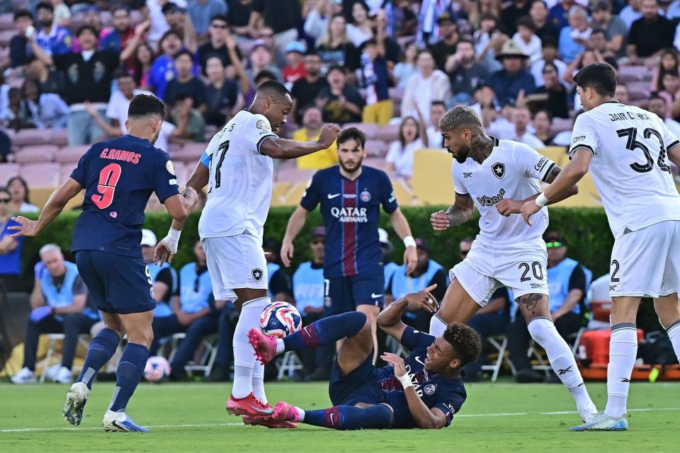 艾顿：我来湖人是填补空缺的，他们长期缺少攻守兼备的大个子（艾顿：加盟湖人是为补短板，球队长期缺少攻防一体的内线）