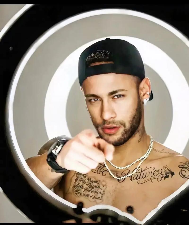 圣诞节五大联赛榜首球队大盘点：阿森纳、巴萨领衔（圣诞档五大联赛领头羊巡礼：阿森纳与巴萨领跑）