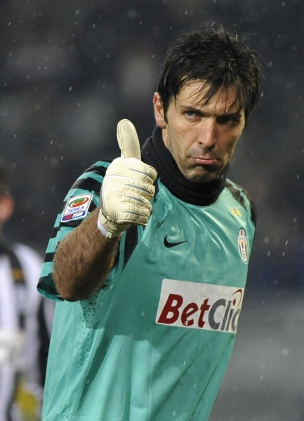 樊振东凭啥圈粉？王涛不教打球教做人，低调中的伟大！（樊振东何以圈粉无数？王涛重做人胜过教球，低调亦显伟大）