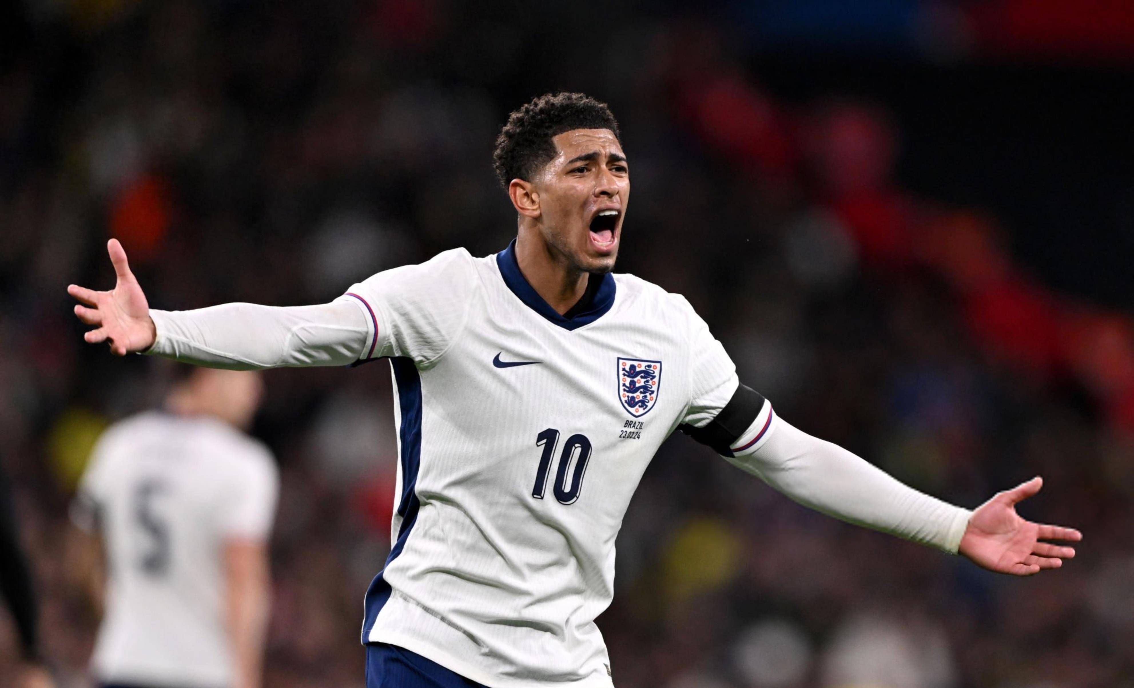 当选11月最佳球员，瓦尔迪是意甲首位获此殊荣的英格兰球员（瓦尔迪当选11月最佳，成意甲首位获此荣誉的英格兰球员）