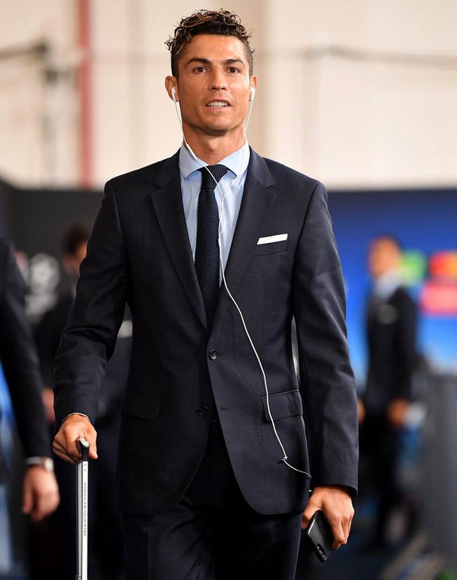 强势回归！萨内首次单场国家队比赛造3球，第二次梅开二度（火力全开！萨内国家队单场首次参与3球，国家队生涯第二次梅开二度）